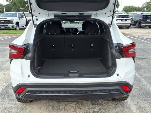 New 2026 Chevrolet Trax RS w/ Sunroof Package FWD image 13