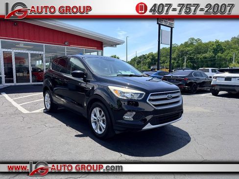 Used 2019 Ford Escape SE FWD image 1