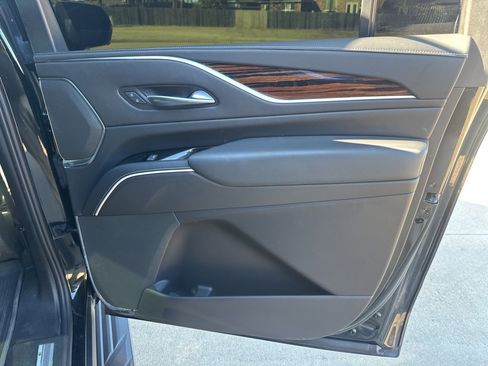 Used 2023 Cadillac Escalade ESV Premium Luxury image 50