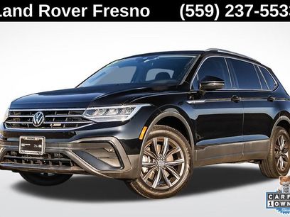 Used 2023 Volkswagen Tiguan SE w/ Panoramic Sunroof Package