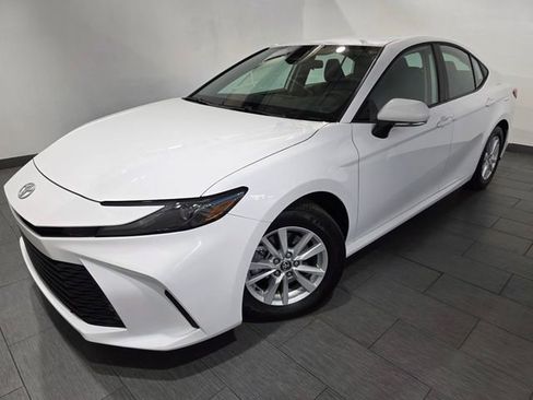 Used 2026 Toyota Camry LE FWD image 1