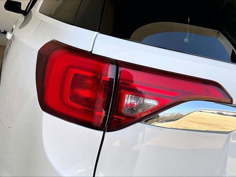 Used 2019 GMC Acadia SLT AWD/4WD image 23