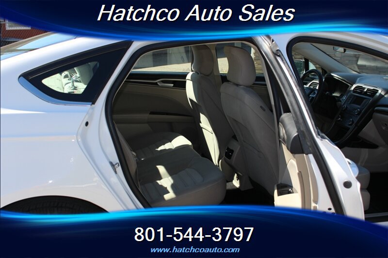 Used 2017 Ford Fusion SE FWD image 17