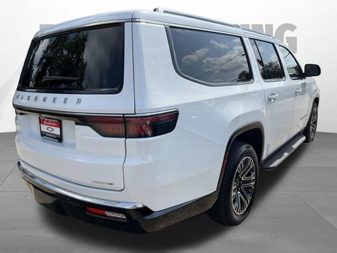 Used 2024 Jeep Wagoneer L Series II RWD image 4