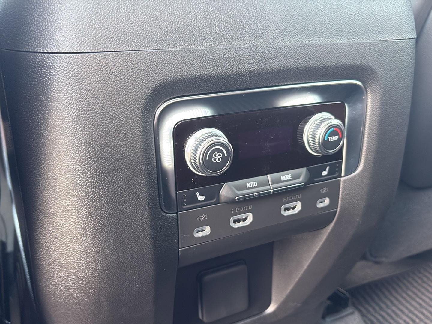 Used 2023 GMC Yukon Denali Ultimate AWD/4WD image 18