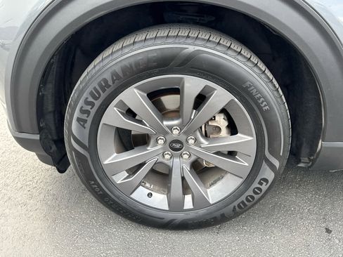 Used 2021 Ford Explorer XLT w/ Equipment Group 202A AWD/4WD image 10