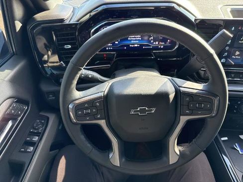 Used 2025 Chevrolet Silverado 2500 ZR2 w/ Technology Package image 7