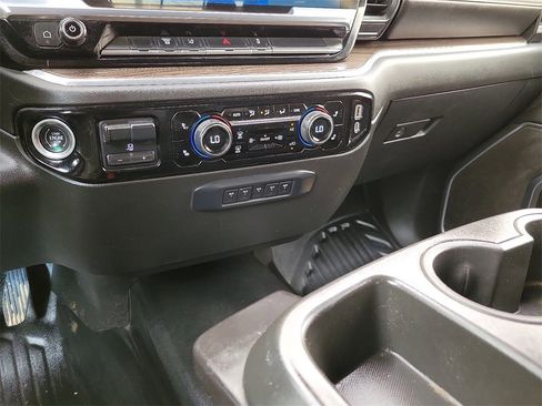 Used 2024 Chevrolet Silverado 2500 LT w/ Convenience Package image 25