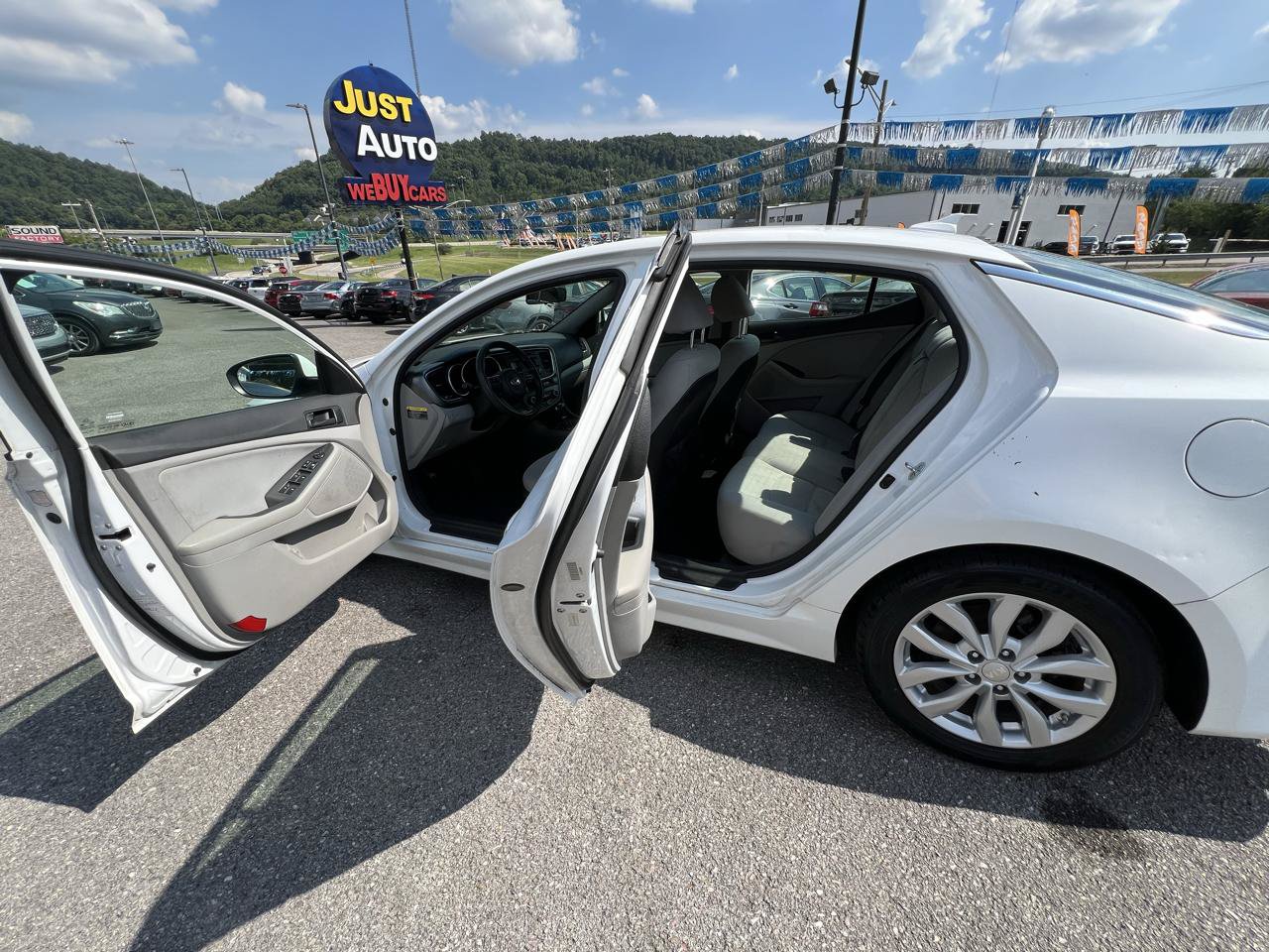 Used 2015 Kia Optima LX FWD image 13