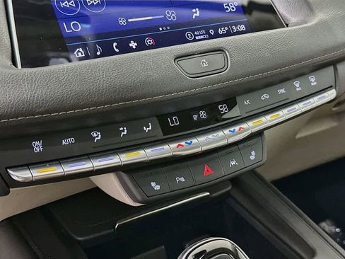Used 2022 Cadillac XT4 Luxury w/ Cold Weather Package AWD/4WD image 18