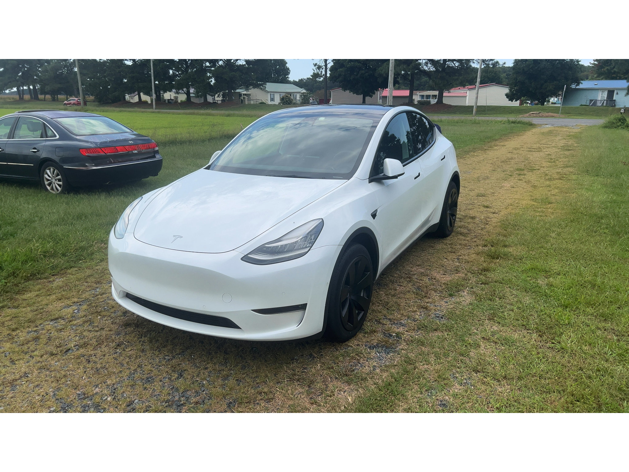 Used 2022 Tesla Model Y Long Range AWD/4WD image 2