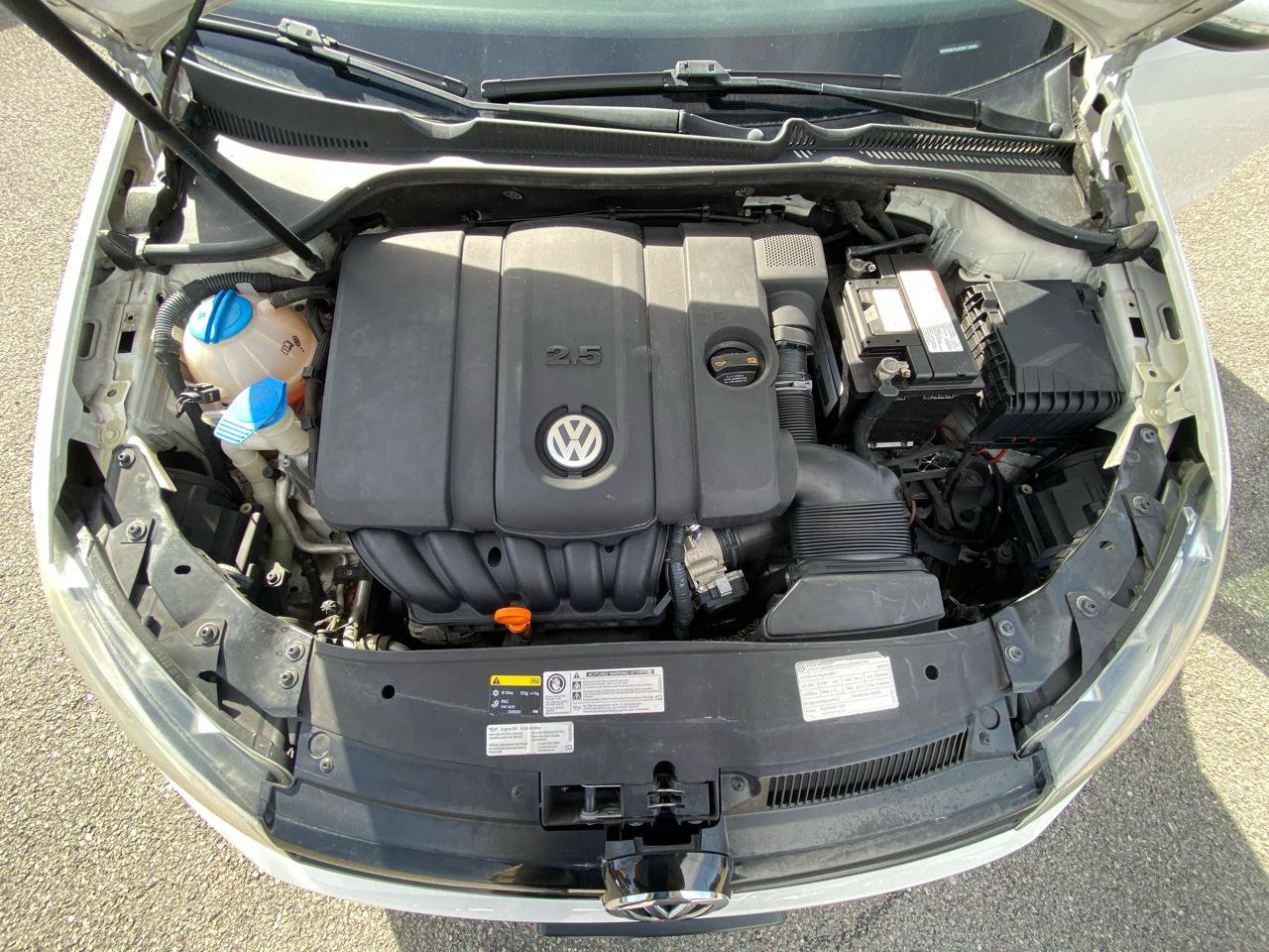 Used 2013 Volkswagen Golf 4-Door FWD image 24