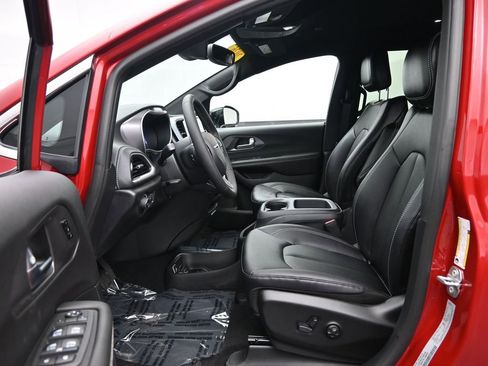 New 2026 Chrysler Pacifica Select AWD/4WD image 21