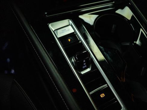 Used 2024 Volkswagen Atlas SE image 21