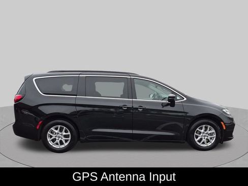 Used 2022 Chrysler Pacifica Touring-L FWD image 4