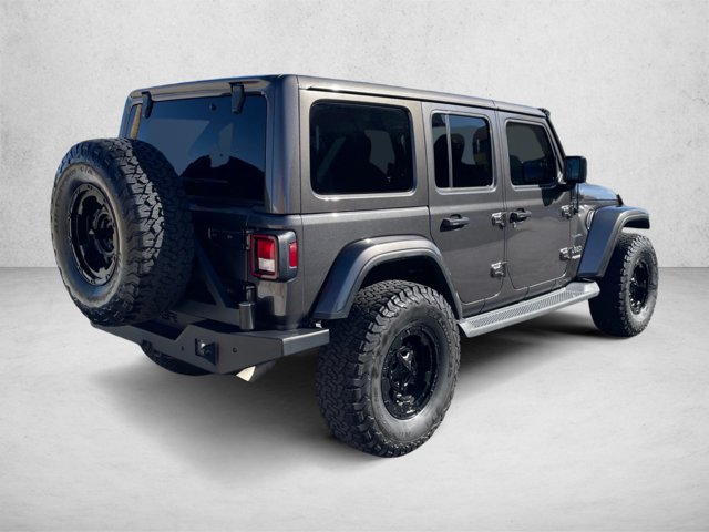 Used 2018 Jeep Wrangler Unlimited Sahara AWD/4WD image 5