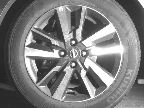 Used 2025 Nissan Versa SV FWD image 12