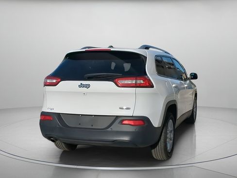 Used 2018 Jeep Cherokee Latitude w/ Safety Group FWD image 26