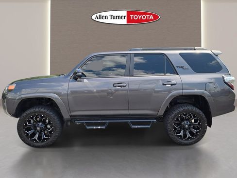 Used 2023 Toyota 4Runner TRD Off-Road Premium w/ Moonroof Package AWD/4WD image 10