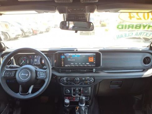 Used 2024 Jeep Wrangler Unlimited Rubicon 4xe image 14