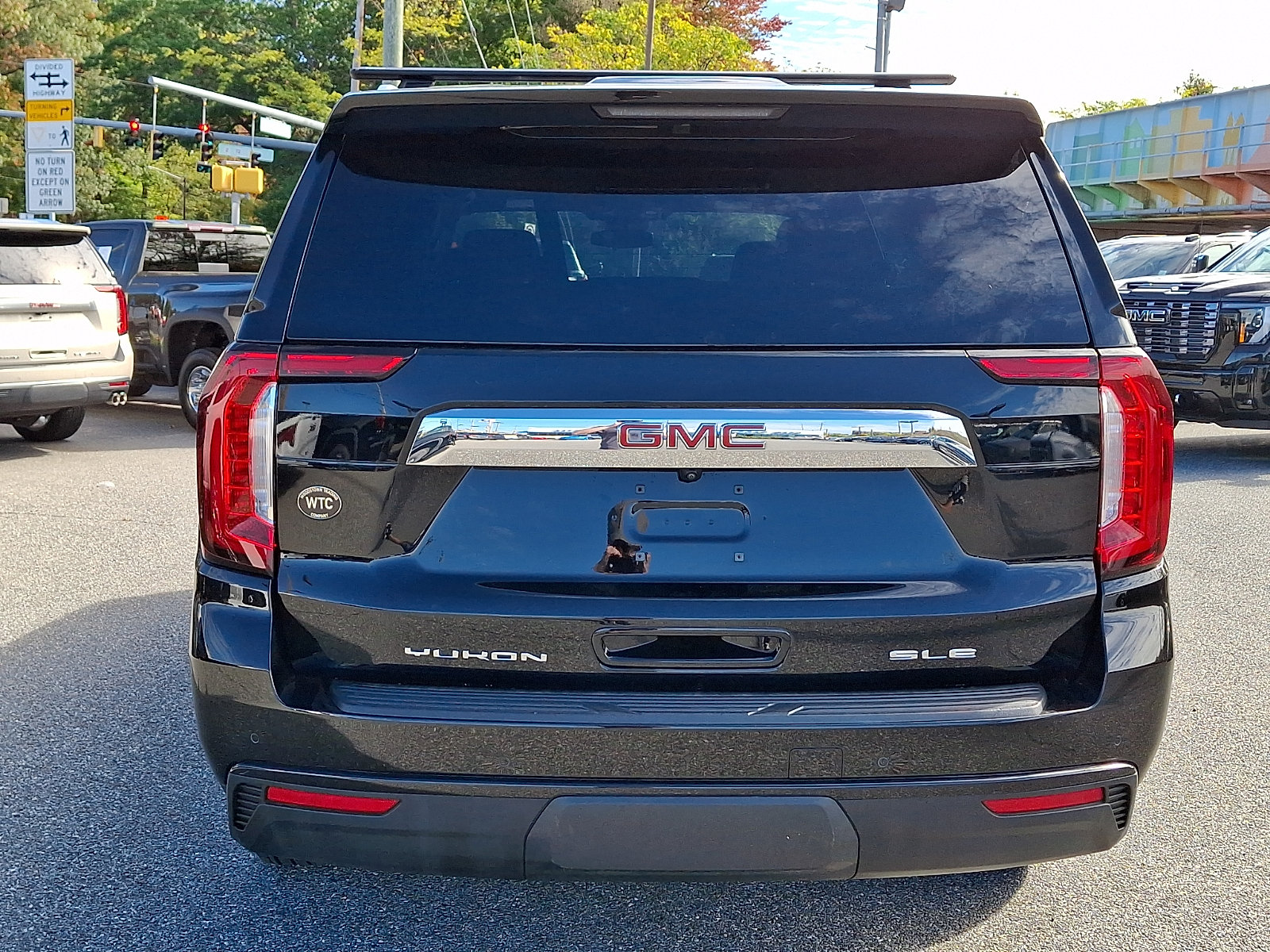 Used 2024 GMC Yukon SLE AWD/4WD image 5