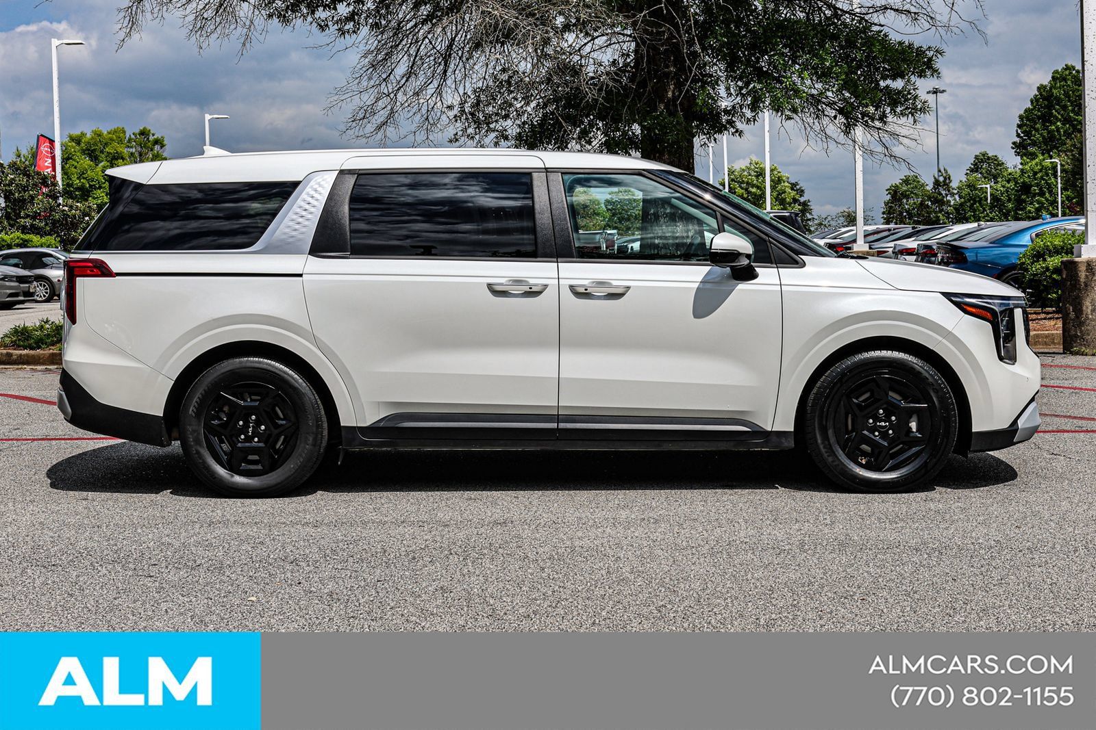 Used 2025 Kia Carnival FWD image 10