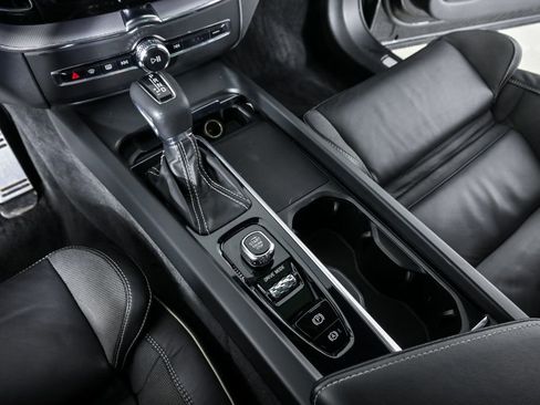 Used 2021 Volvo XC60 T6 R-Design w/ Advanced Package image 18