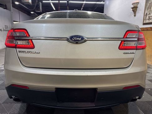 Used 2018 Ford Taurus SE image 4