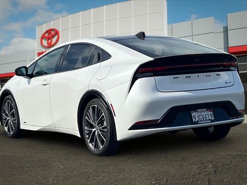 Certified 2023 Toyota Prius XLE AWD/4WD image 5