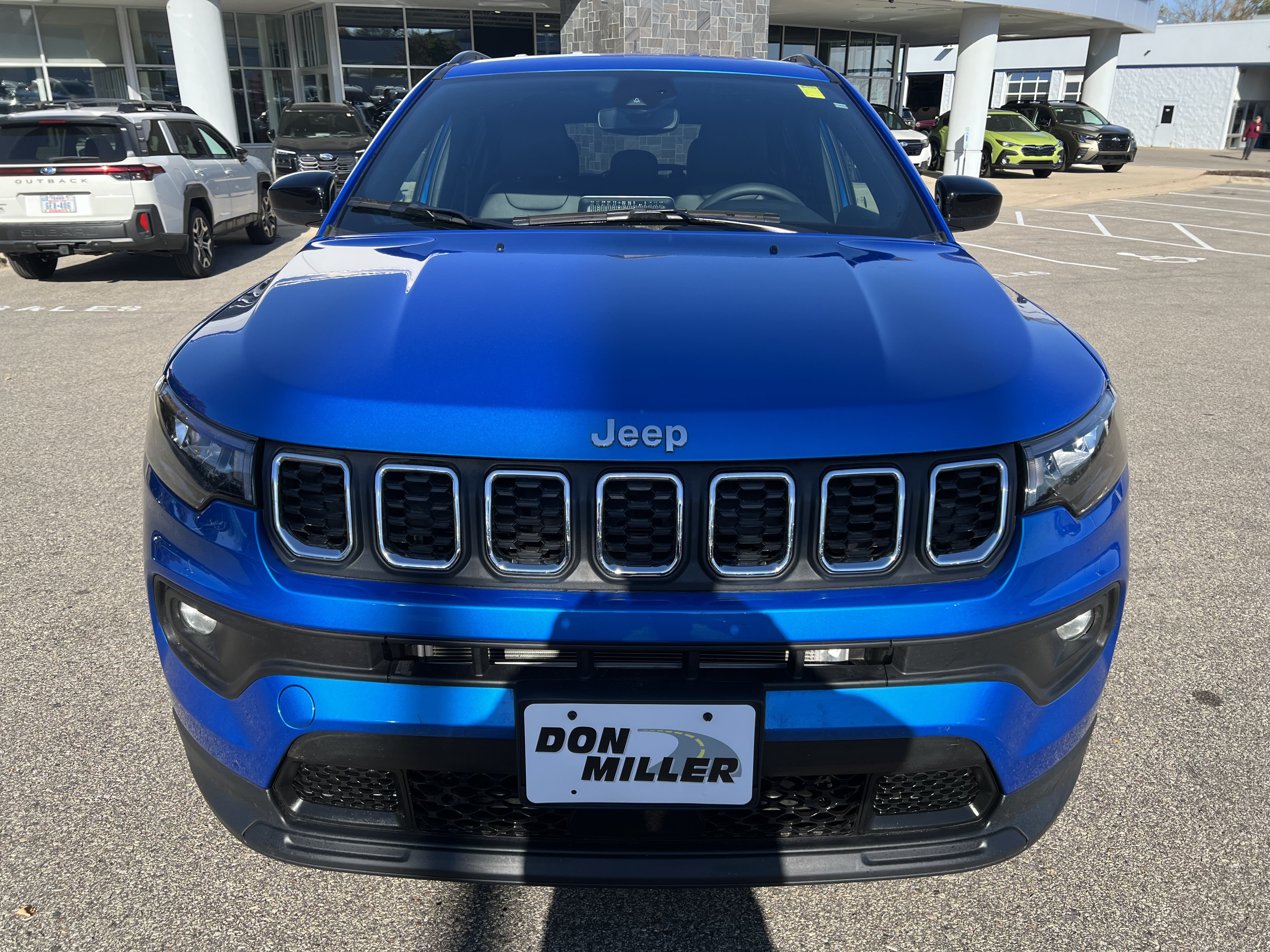 Used 2025 Jeep Compass Latitude AWD/4WD image 2
