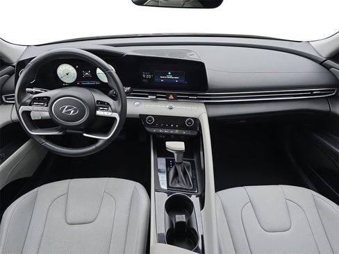 Certified 2022 Hyundai Elantra Limited image 9