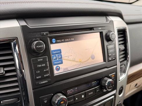 Used 2018 Nissan Titan SV w/ SV Convenience Package image 16