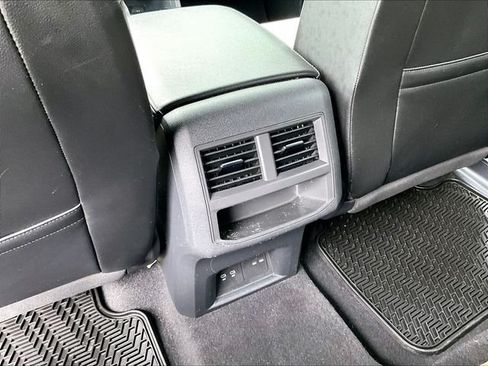 Used 2023 Volkswagen Atlas Cross Sport SE AWD/4WD image 28
