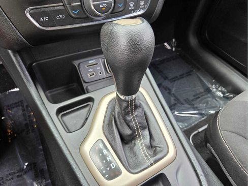 Used 2015 Jeep Cherokee Latitude w/ Comfort/Convenience Group FWD image 21