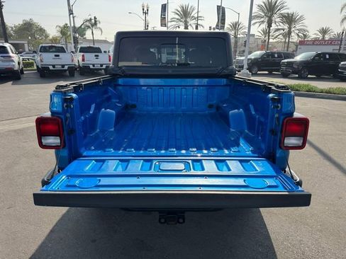 Used 2022 Jeep Gladiator Sport AWD/4WD image 9