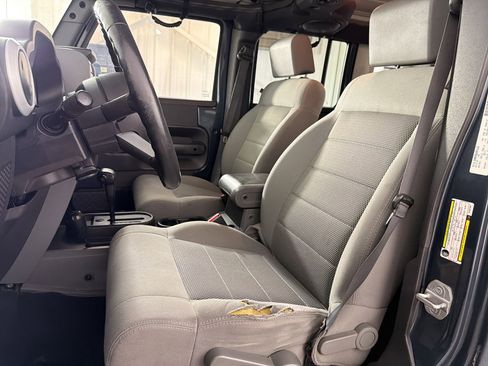 Used 2008 Jeep Wrangler Unlimited Sahara AWD/4WD image 5