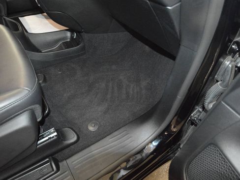 Used 2025 Chrysler Pacifica Select AWD/4WD image 7