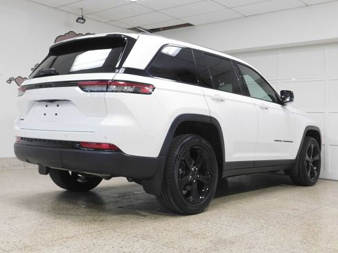 Used 2023 Jeep Grand Cherokee Altitude AWD/4WD image 7