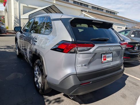 Used 2025 Toyota RAV4 LE AWD/4WD image 4