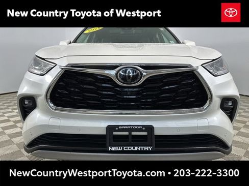 Used 2021 Toyota Highlander Platinum image 2