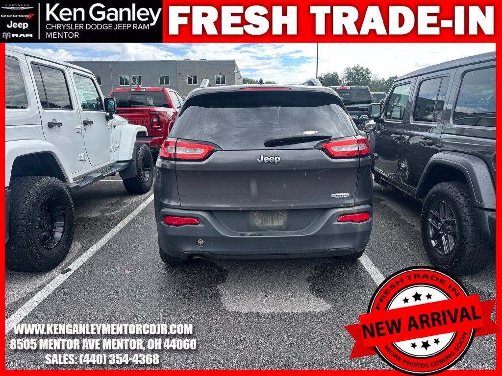 Used 2014 Jeep Cherokee Latitude w/ Cold Weather Group FWD image 9