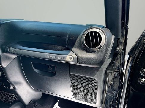 Used 2016 Jeep Wrangler Unlimited Sport w/ Mopar Black Appearance Group AWD/4WD image 16
