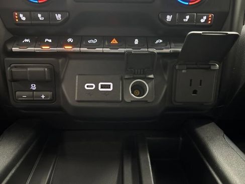 Used 2020 Chevrolet Silverado 1500 High Country w/ Technology Package AWD/4WD image 21