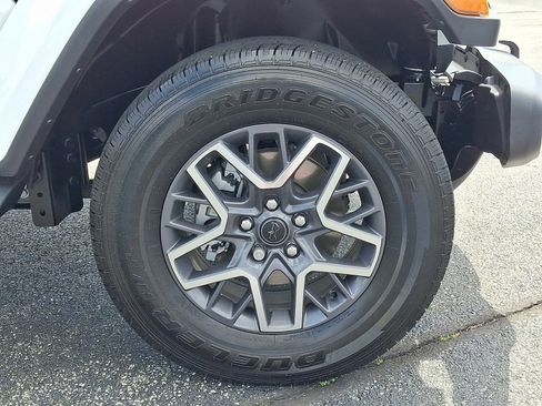 Certified 2025 Jeep Wrangler Unlimited Sahara AWD/4WD image 8