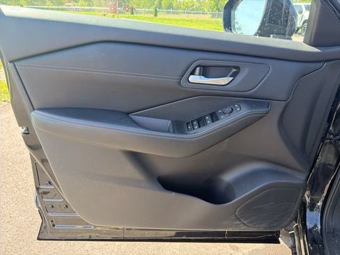 Used 2024 Nissan Rogue SV w/ SV Premium Package AWD/4WD image 18