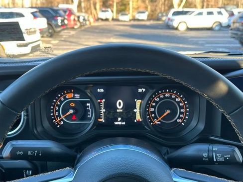 Used 2024 Jeep Wrangler Sahara image 22