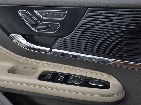 Certified 2022 Lincoln Corsair Reserve w/ Elements Package FWD image 18