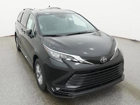 New 2026 Toyota Sienna XLE FWD image 12