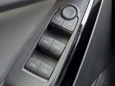 Used 2025 Chevrolet Equinox LT w/ Safety and Technology Package FWD image 29