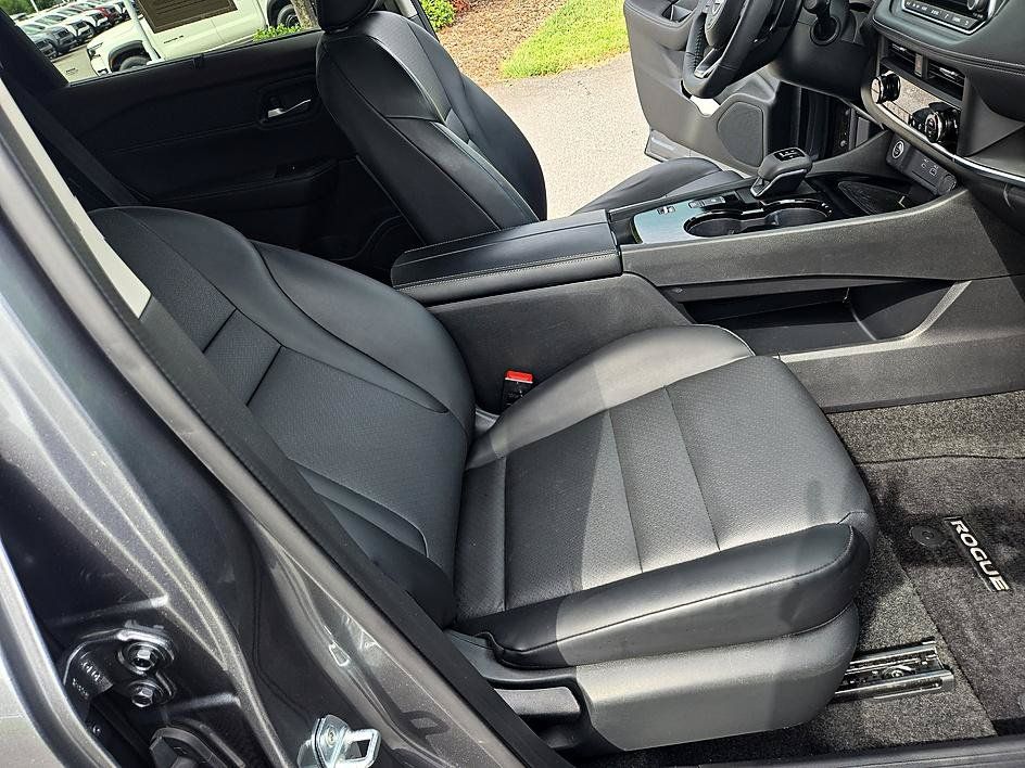 Certified 2023 Nissan Rogue SV w/ SV Premium B Package FWD image 21